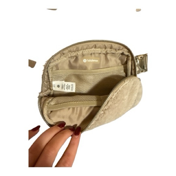 Lululemon Everywhere Fleece Belt Bag - Picture 6 of 7